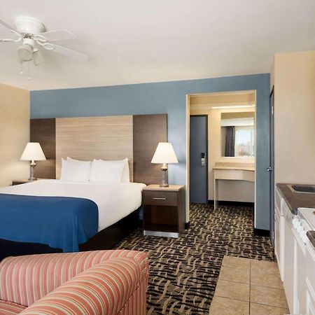 Hotel Baymont By Wyndham Ft. Leonard/Saint Robert Exterior foto