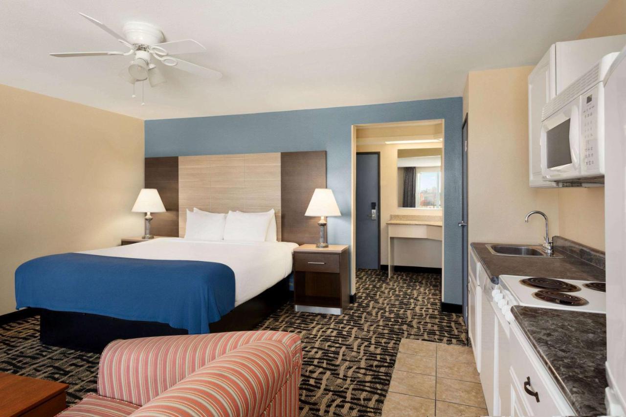 Hotel Baymont By Wyndham Ft. Leonard/Saint Robert Exterior foto