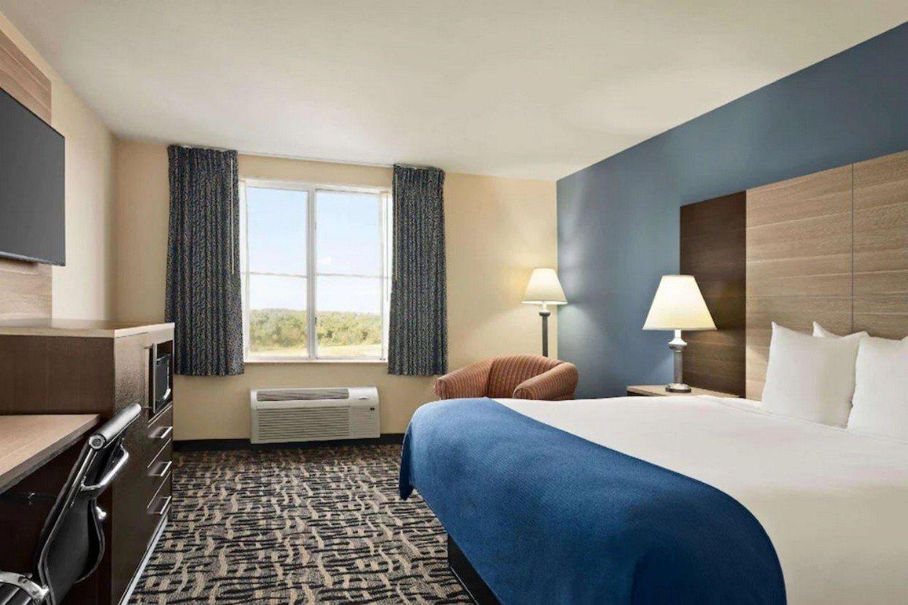 Hotel Baymont By Wyndham Ft. Leonard/Saint Robert Exterior foto