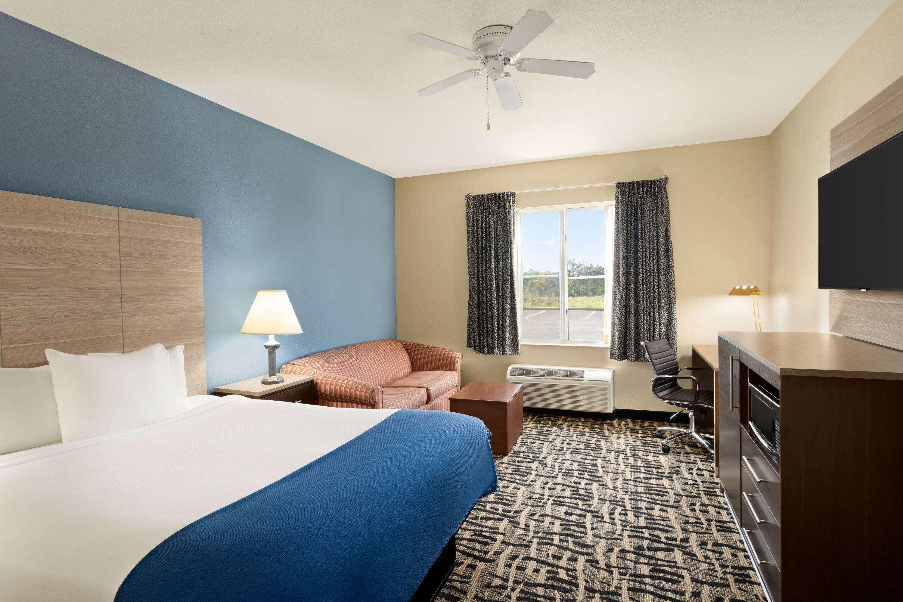 Hotel Baymont By Wyndham Ft. Leonard/Saint Robert Exterior foto