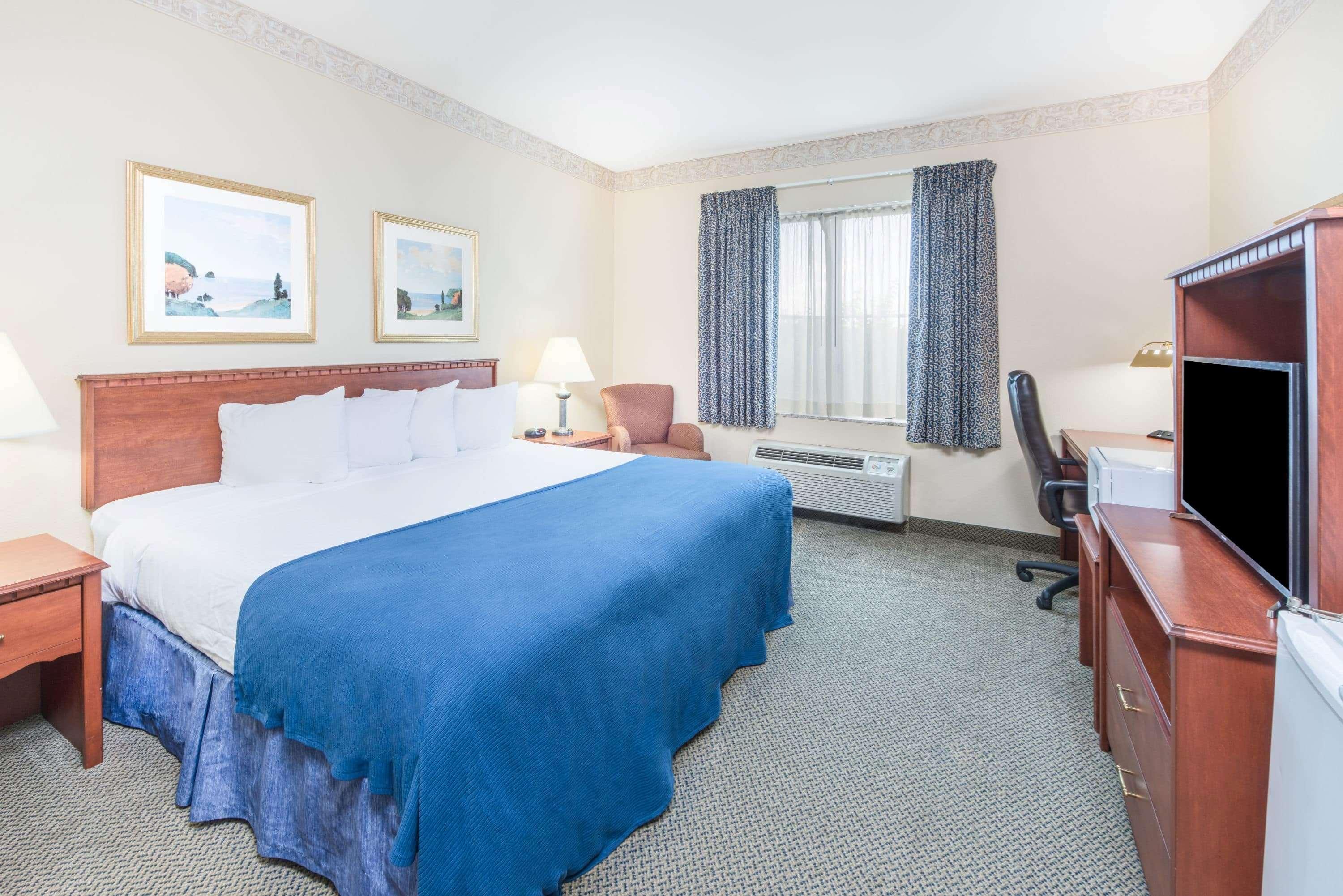 Hotel Baymont By Wyndham Ft. Leonard/Saint Robert Exterior foto