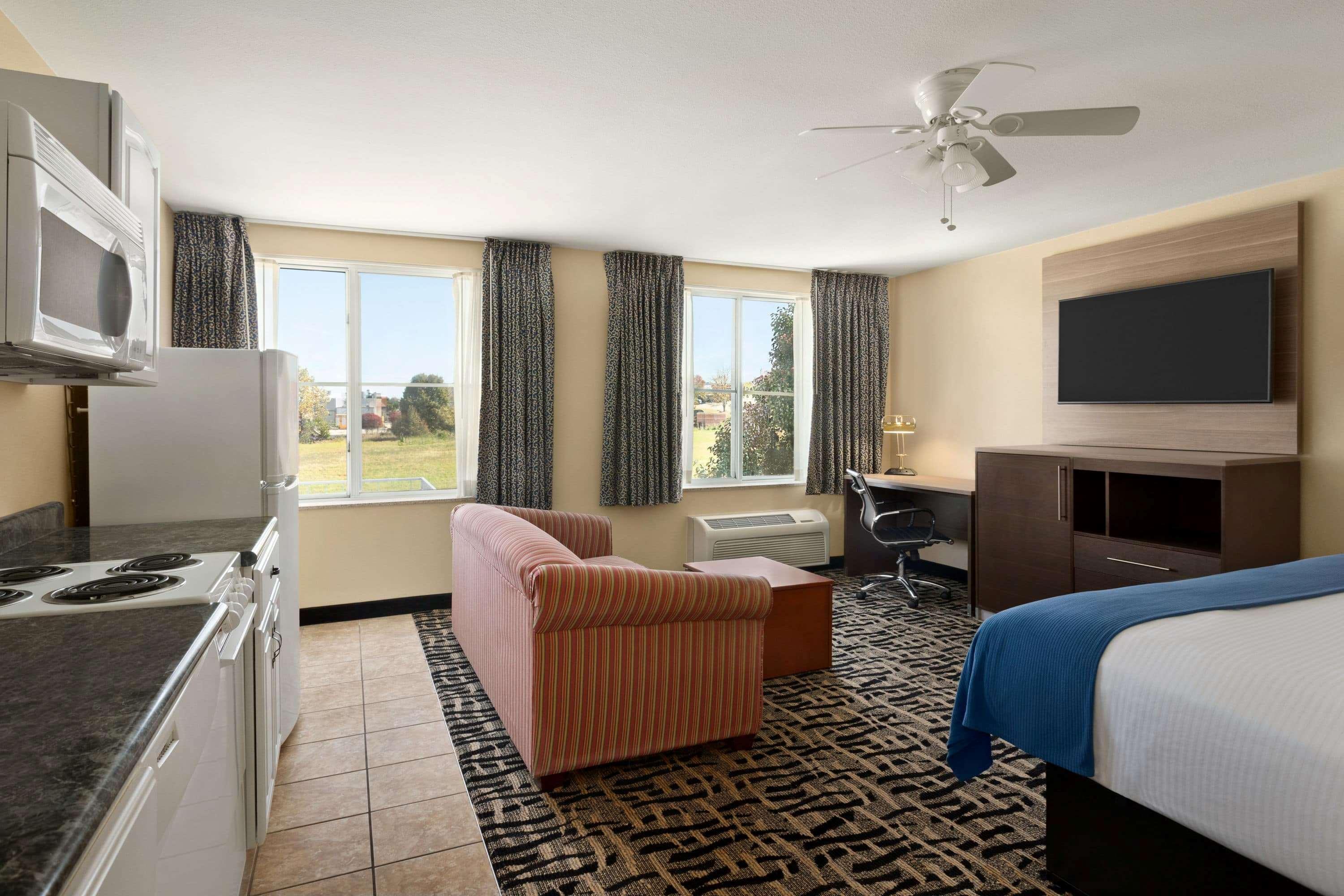 Hotel Baymont By Wyndham Ft. Leonard/Saint Robert Exterior foto
