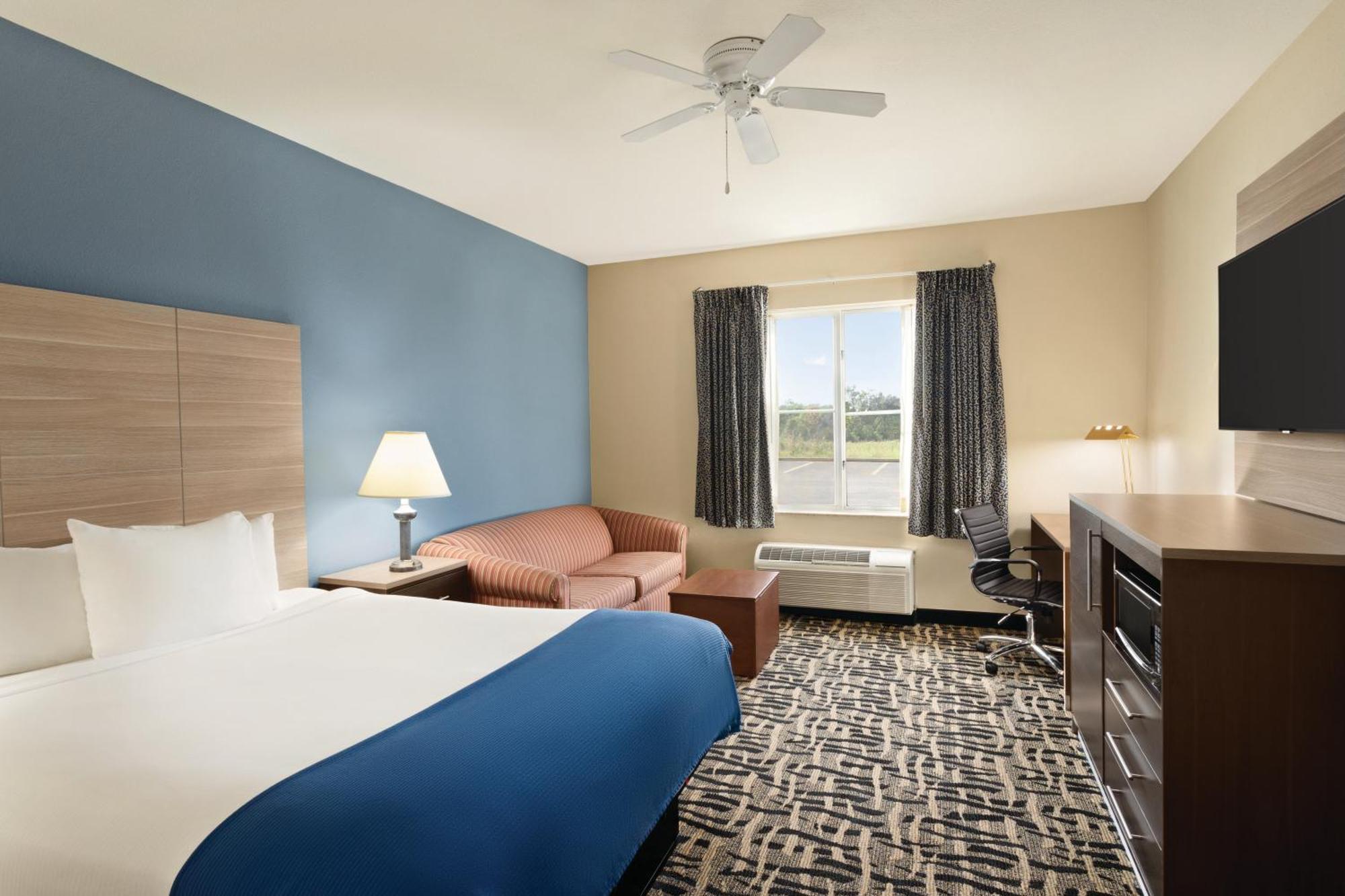 Hotel Baymont By Wyndham Ft. Leonard/Saint Robert Exterior foto