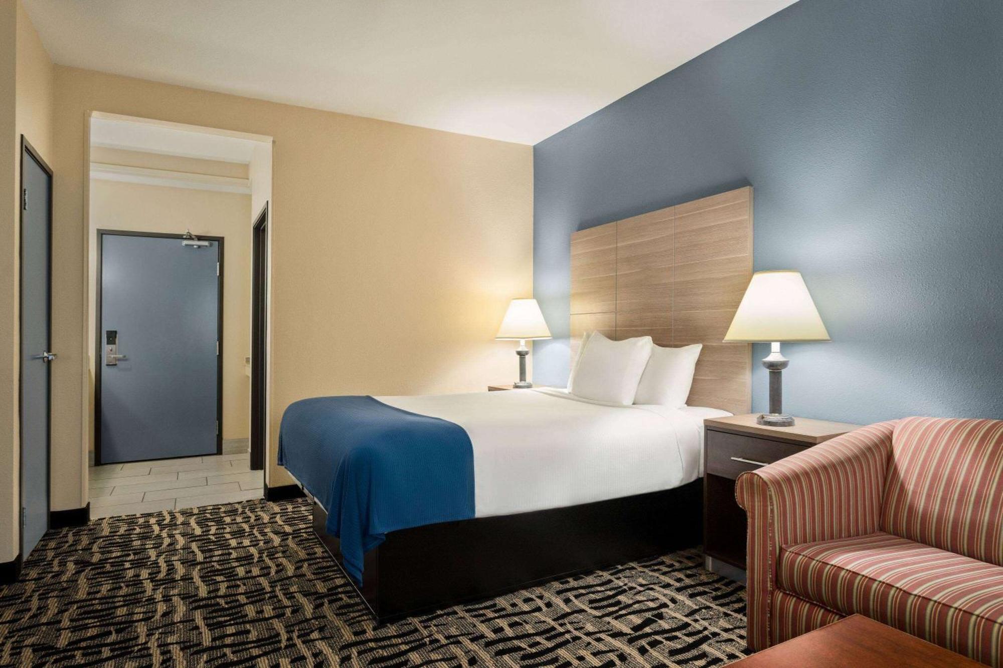 Hotel Baymont By Wyndham Ft. Leonard/Saint Robert Exterior foto
